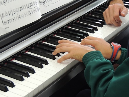 Clases de piano en HBS