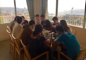 Desayuno de los alumnos de 2º de Bachillerato en su hotel de Portugal