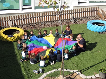 Los alumnos de Nursery 2 asisten a clases de Psicomotricidad