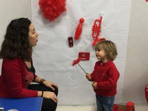 Aprendemos el color rojo en 1º de Infantil