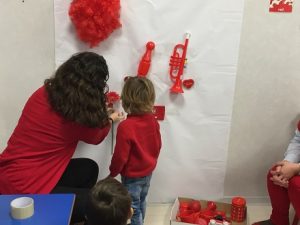 Aprendemos el color rojo en 1º de Infantil