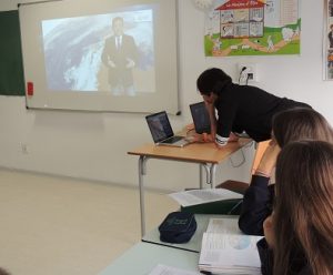 Alumnos de 2º de Bachillerato aprenden a interpretar mapas meteorológicos.