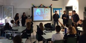 Alumnos de 1º de Bachillerato explican a sus compañeros de 5º los riesgos de la Red