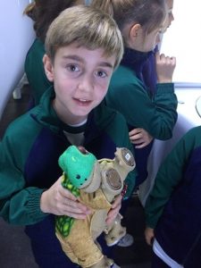 Los alumnos de 5º de Primaria visitan a la exposición Tecno-revolución.