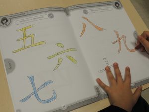 Repasando los números en chino en 1º de Primaria. 