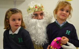 El rey mago Melchor visita H.B.S.