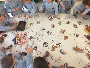 Alumnos de Nursery 2 conocen el Arte Rupestre.