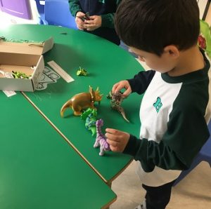 Proyecto trimestral sobre los dinosaurios en 2º de Infantil