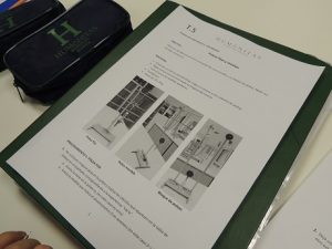 Práctica en 1º de Bachiller sobre poleas fijas y móviles.