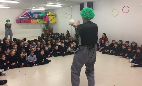 Visita de Mister clown a los alumnos de 1º de Infantil.