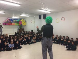 Visita de Mister clown a los alumnos de 1º de Infantil. 