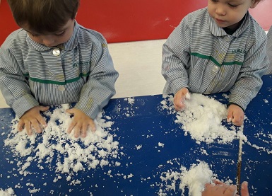 Taller de experimentación con nieve en Nursery 2.