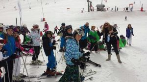 Nuestros alumnos en el Pirineo aragonés esquiando. 