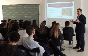 POAP: charla de padres sobre su experiencia profesional. 