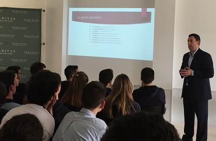 POAP: charla de padres sobre su experiencia profesional.