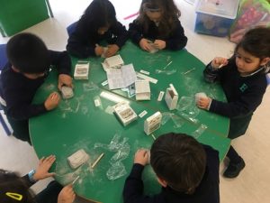 Paleontólogos en 2º de Infantil. 