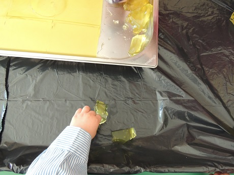 Taller de estimulación sensorial con gelatina en Nursery 1