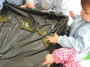 Taller de estimulación sensorial con gelatina en Nursery 1