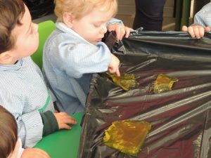 Taller de estimulación sensorial con gelatina en Nursery 1
