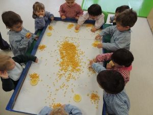 Taller sensorial en Nursery 1. 