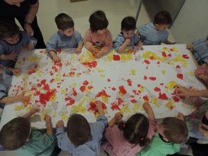 Taller de estimulación sensorial con gelatina en Nursery 1