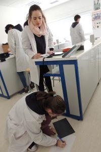 COMPROBACIÓN DEL TIRO HORIZONTAL en 1º de Bachillerato