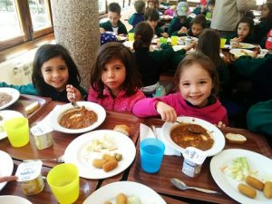 Alumnos de 2º y 3º de Infantil en la Granja Escuela