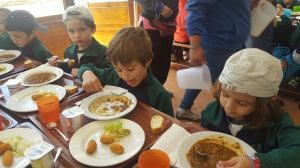 Alumnos de 2º y 3º de Infantil en la Granja Escuela