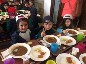 Alumnos de 2º y 3º de Infantil en la Granja Escuela