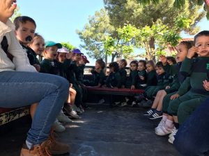 Los alumnos de Nursery 2 visitan la granja escuela.