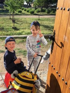2ºy 3º de Infantil disfrutan de la naturaleza en la granja. 