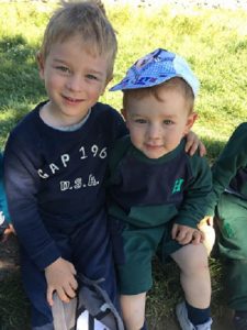 2ºy 3º de Infantil disfrutan de la naturaleza en la granja. 