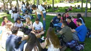 2º de Bachillerato realizando la prueba EvAU. 