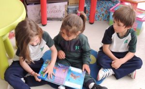 Big brother literario entre 3º de Infantil y Nursery.