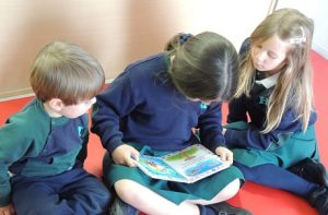 Big brother literario entre 3º de Infantil y Nursery.