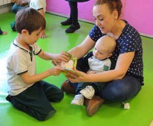 Big brother literario entre 3º de Infantil y Nursery.