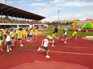 ALUMNOS DE PRIMARIA EN LAS MINI OLIMPIADAS DE TRES CANTOS.