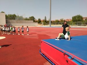 ALUMNOS DE PRIMARIA EN LAS MINI OLIMPIADAS DE TRES CANTOS.