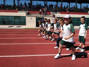 ALUMNOS DE PRIMARIA EN LAS MINI OLIMPIADAS DE TRES CANTOS.
