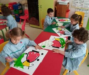 Los alumnos de 1º de Infantil conocen la obra de Joan Miró. 