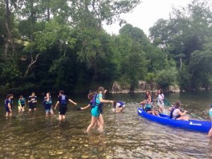 Los alumnos de 6º realizan el Descenso del Sella.