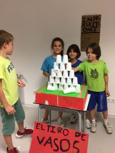 Exhibición de Rítmica y feria del Summer Camp. 