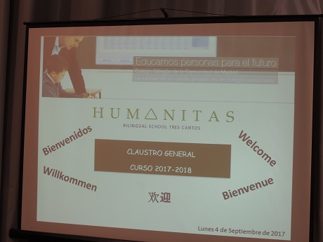 Claustro de bienvenida a los profesores