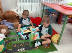 Juego por rincones en Nursery 2