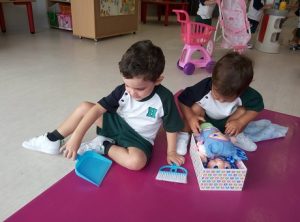Juego por rincones en Nursery 2