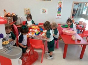 Juego por rincones en Nursery 2