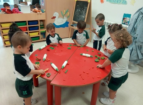 Juego por rincones en Nursery 2