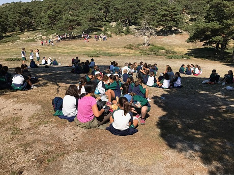 Los alumnos de 4º de Primaria realizan el Camino Schimd en Navacerrada.
