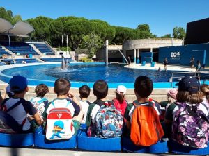 Los alumnos de 1º conocen el ecosistema acuático en el Zoo. 