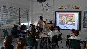 Diferencias entre Oriente y Occidente en Clase de Chino. 